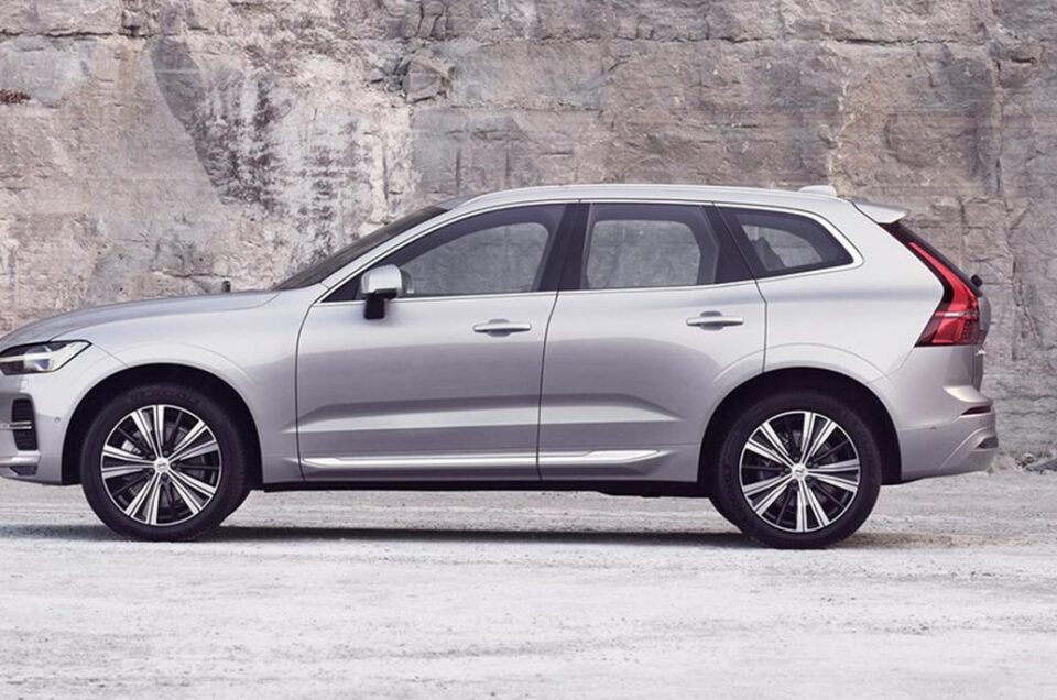 VOLVO XC60 B4 MILD-HYBRID AWD MOMENTUM PRO AUTOMÁTICO - Walacar